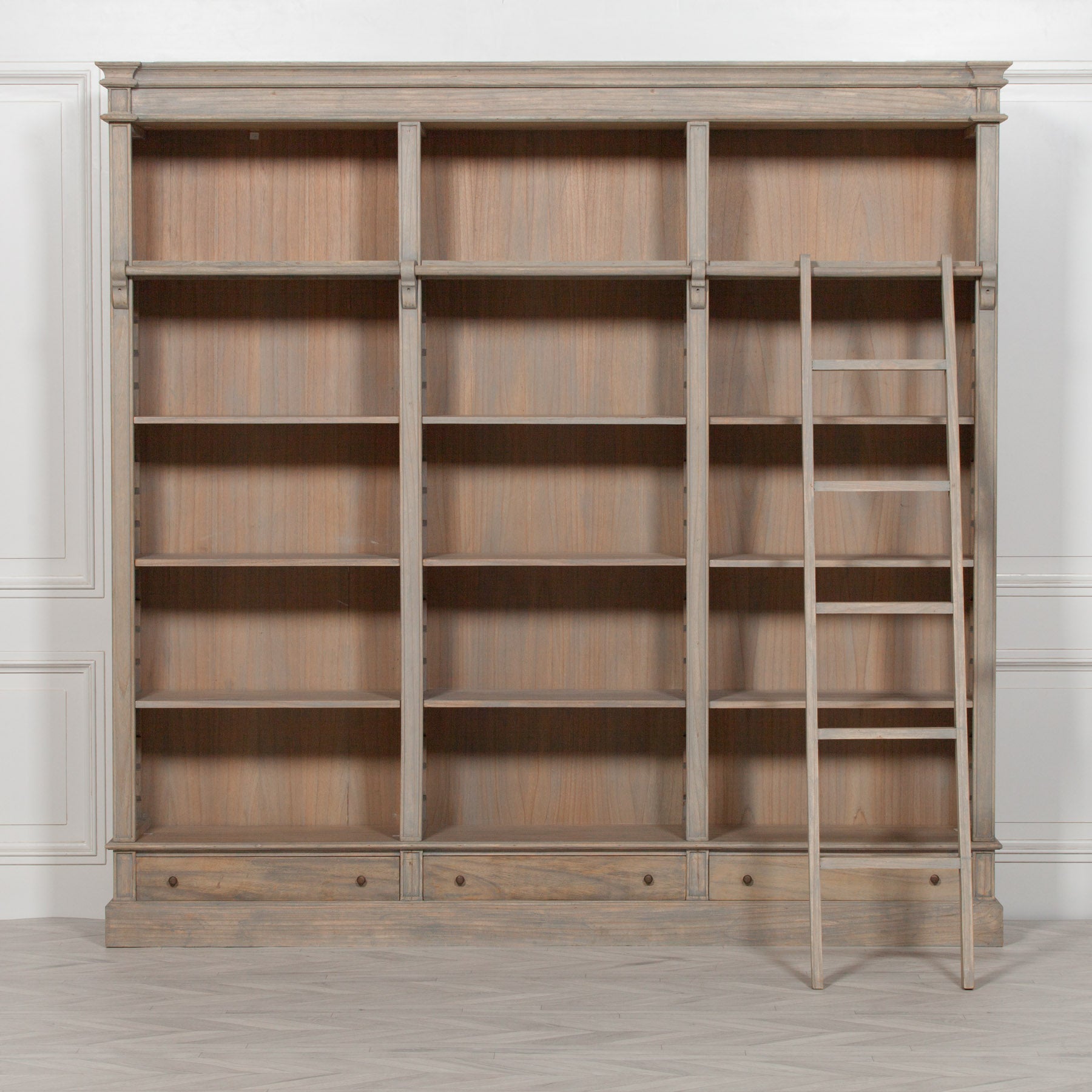 Théodore Large Library Bookcase with Ladder – Rustic White Cedar Wood
