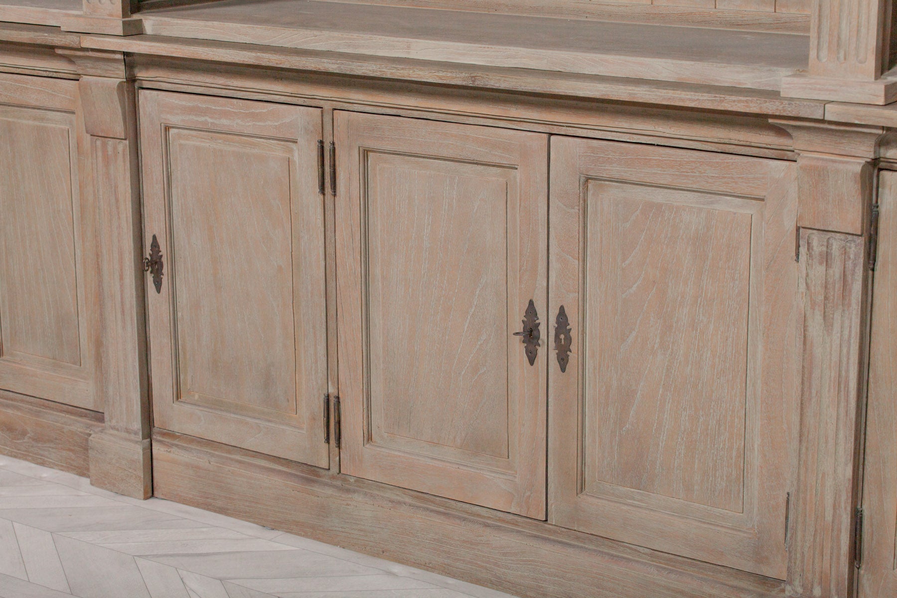 Théodore Extra Large Triple Open Bookcase with Storage – Rustic White Cedar Wood