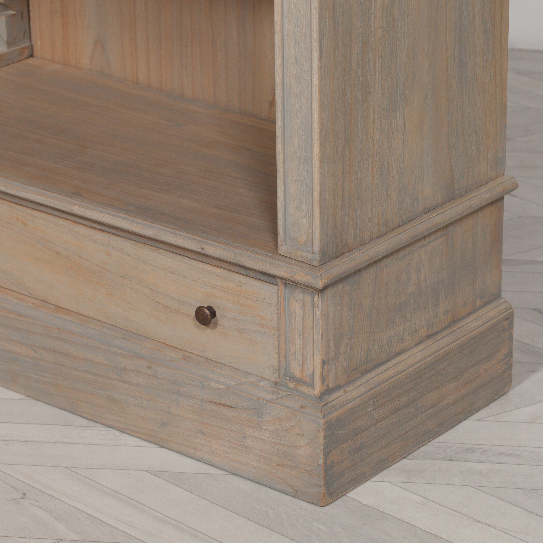Théodore Large Library Bookcase with Ladder – Rustic White Cedar Wood