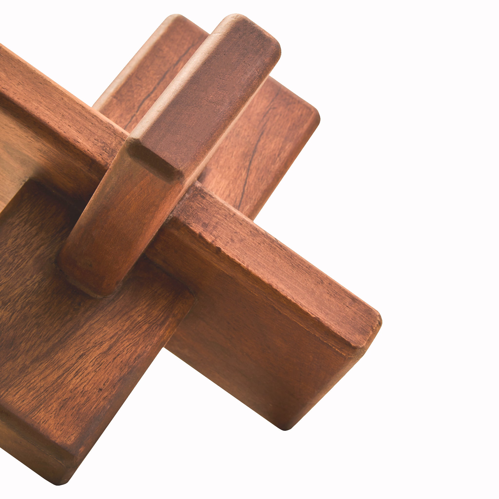 Side close-up of the Noé brown acacia wood sculptural object highlighting its interlocking geometric construction, rounded edges and wood grain