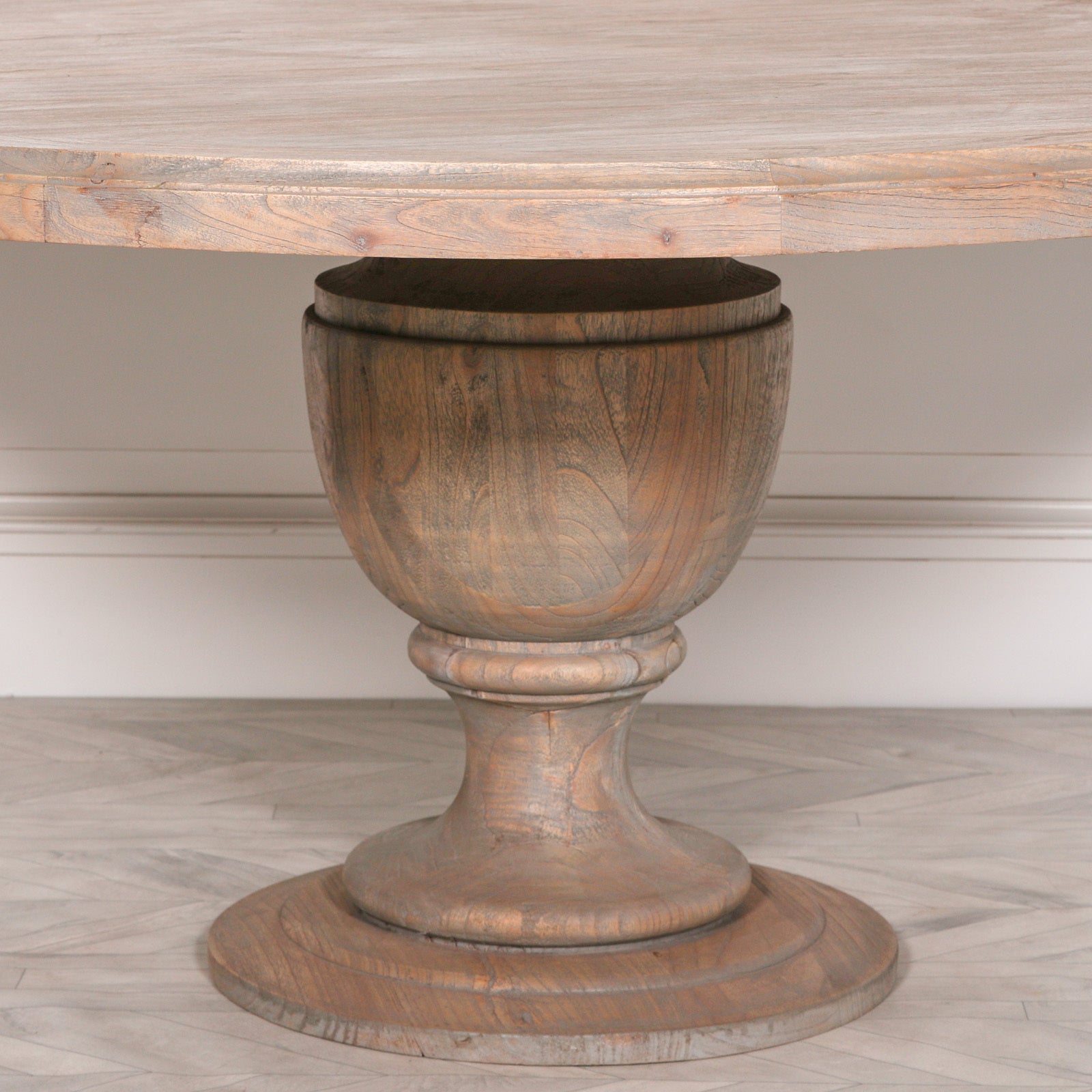 Detailed view of the sculptural pedestal base on the Théodore Large Round Dining Table 162cm for 6–8, highlighting the handcrafted solid mango wood construction, turned pedestal design, rustic finish and elegant architectural profile.