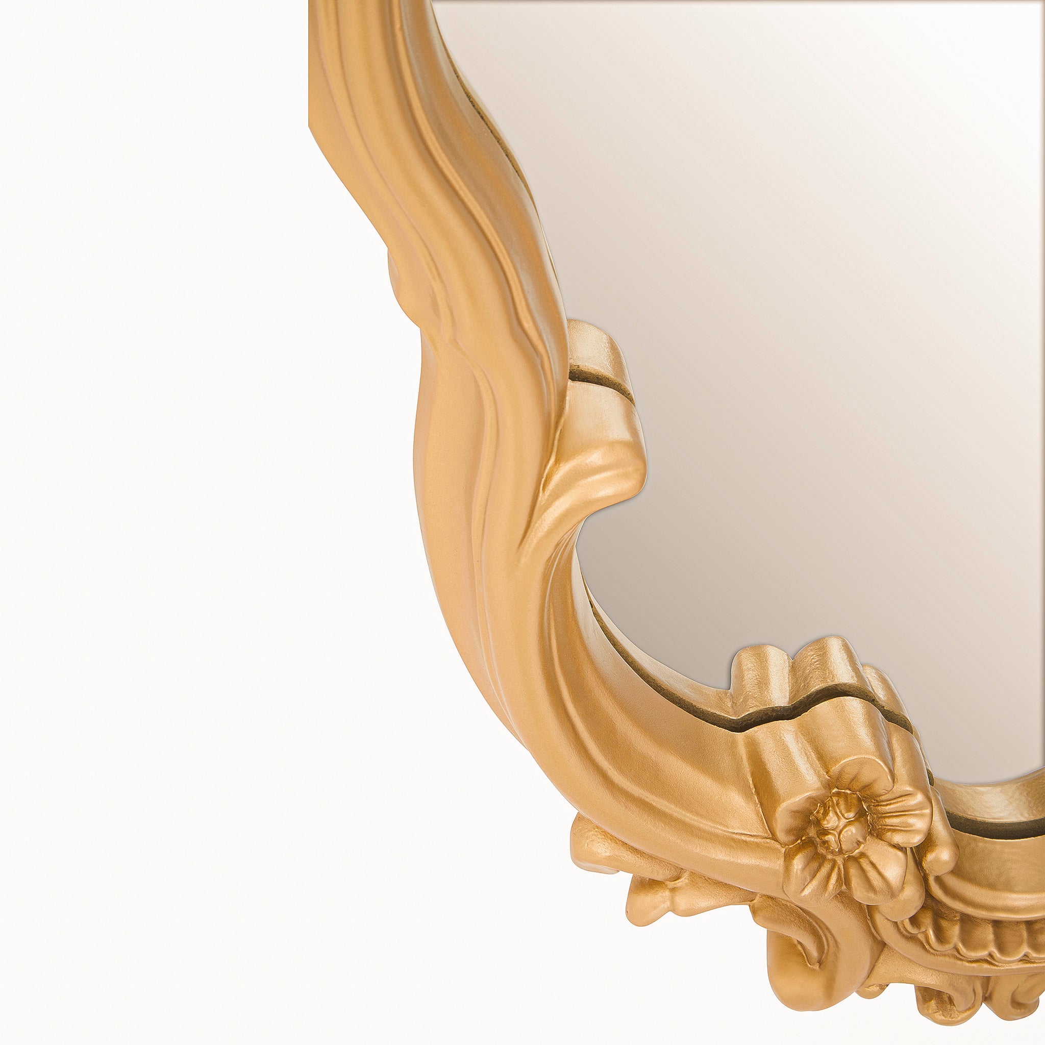 Detailed corner of the Valère Baroque wall mirror featuring an ornate gold gilded frame with carved floral embellishments, elegant scrollwork and traditional French-inspired decorative detailing.